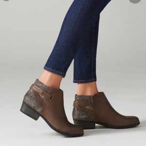 Clarks Addiy Gladys Taupe Leather Bootie, Sz 6.5